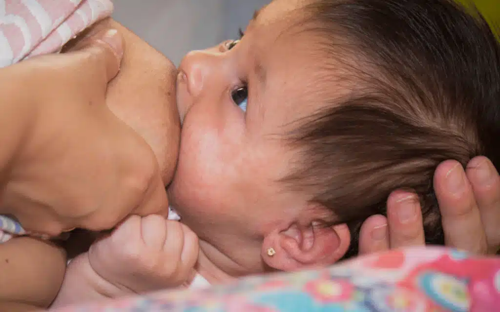 Preguntas Frecuentes sobre el Agarre del Pecho durante la Maternidad y la Lactancia