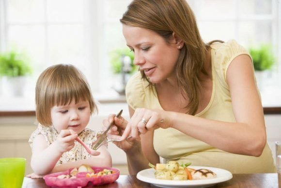Cómo enseñar a tu hijo a comer solo: Consejos y trucos efectivos 13 Cómo enseñar a tu hijo a comer solo: Consejos y trucos efectivos