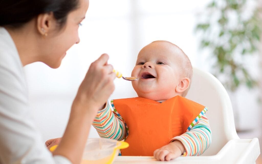 Cómo enseñar a tu hijo a comer solo: Consejos y trucos efectivos 11 Cómo enseñar a tu hijo a comer solo: Consejos y trucos efectivos